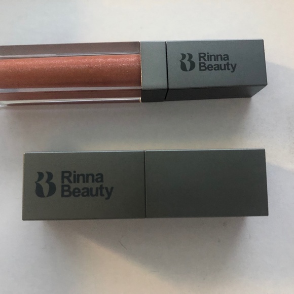 New lipstick/gloss/pencil -Lisa Rinna Beauty - Picture 5 of 8